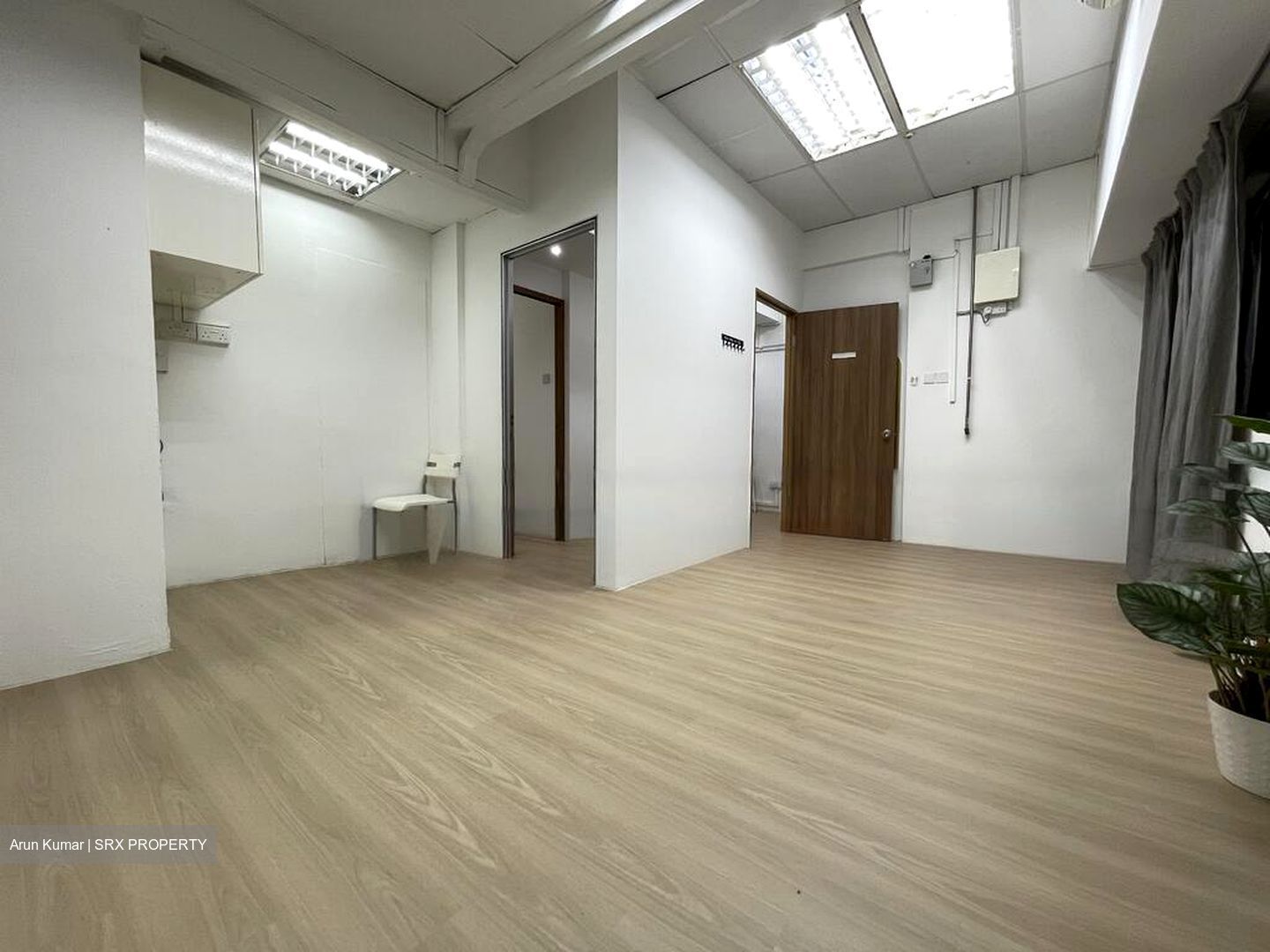 North Bridge Road (D7), Office #451591011
